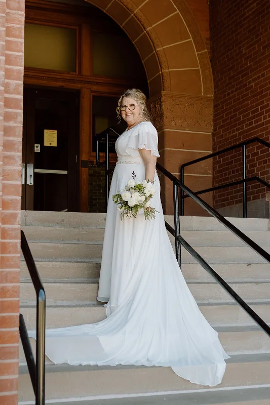 Unbeatable Prices Allure Bridals M595