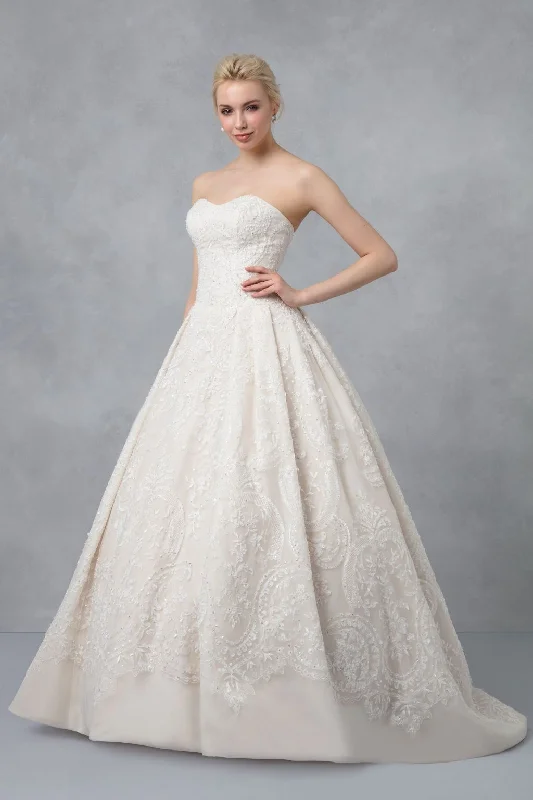 Price Drop Oleg Cassini CWG635