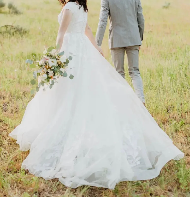 Must-Have Deals Allure Bridals M621