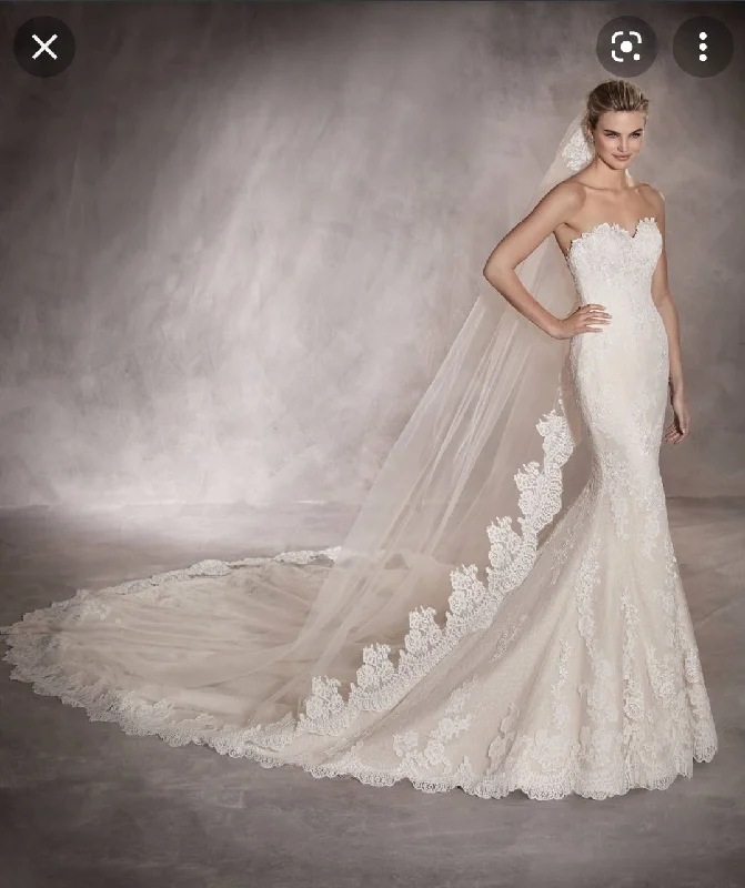 Limited Stock Pronovias Princia