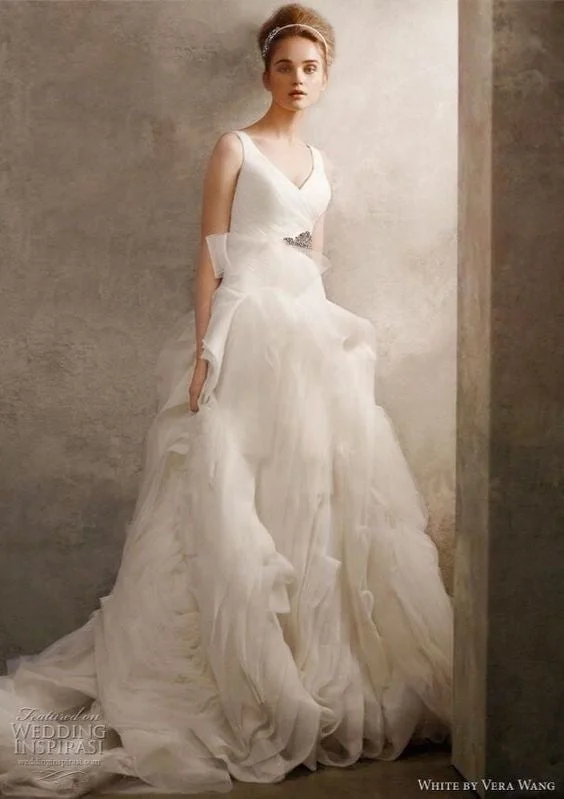 Amazing Deals Vera Wang White VW351029