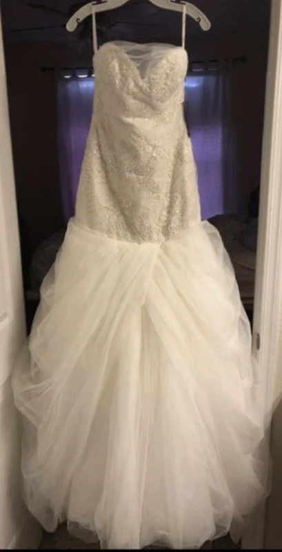 Super Deal Vera Wang Lace Trumpet VW351393