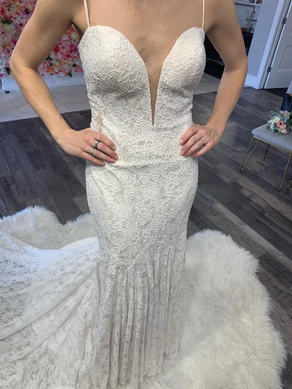 Limited Edition Allure Bridals Maisie F188