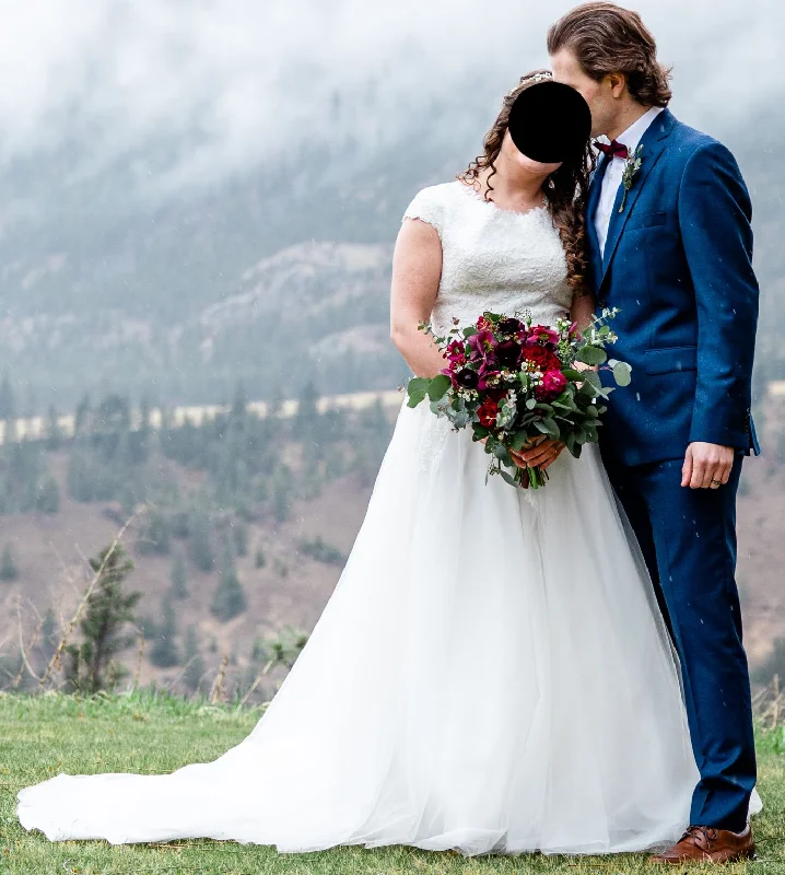 Blowout Deals Allure Bridals M601