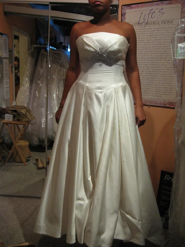 Last Chance Allure Bridals P714**