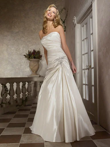 Amazing Deals Allure Bridals P829