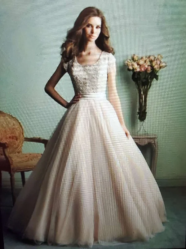 Seasonal Clearance Allure Bridals M524