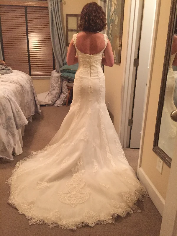 Can't Be Beat Pronovias Vintage Lace