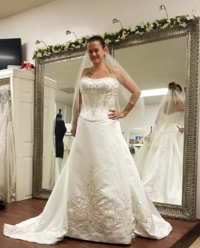 Price Reduction Casablanca 1906 Ivory Strapless Embroidered A-line