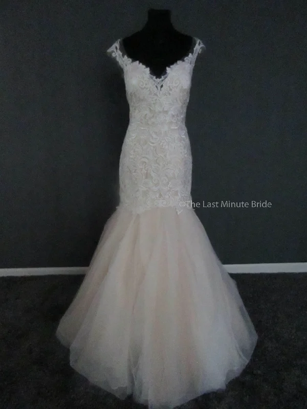 Daily Specials Allure Bridals L422