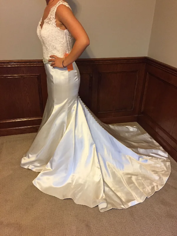 Discount Extravaganza Allure Bridals Romance 2715