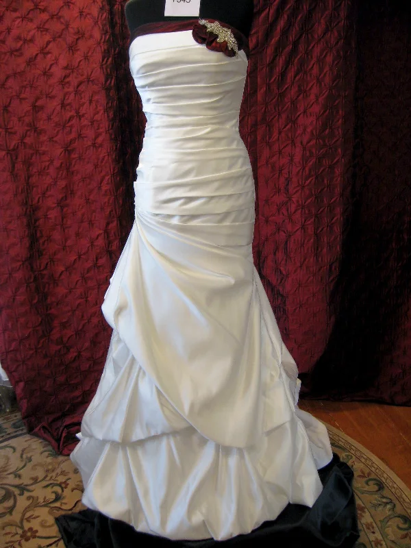 Super Deal Allure Bridals P 826
