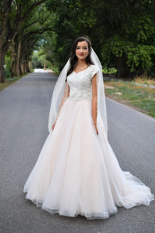 Overstock Allure Bridals M572