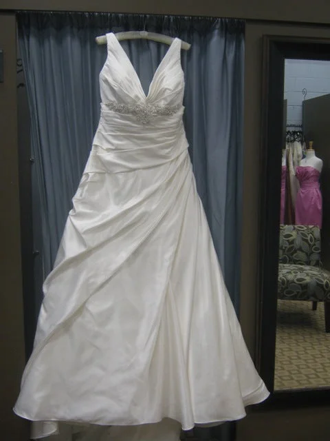 Price Rollback Allure Bridals P909