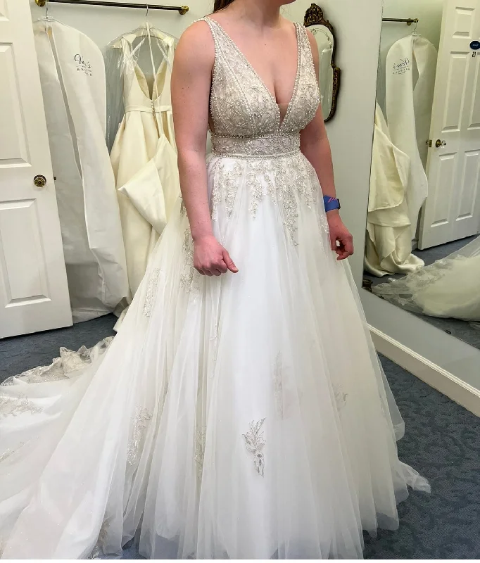 Can't Be Beat Allure Bridals C604