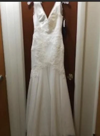 Limited Availability Vera Wang White V Neck