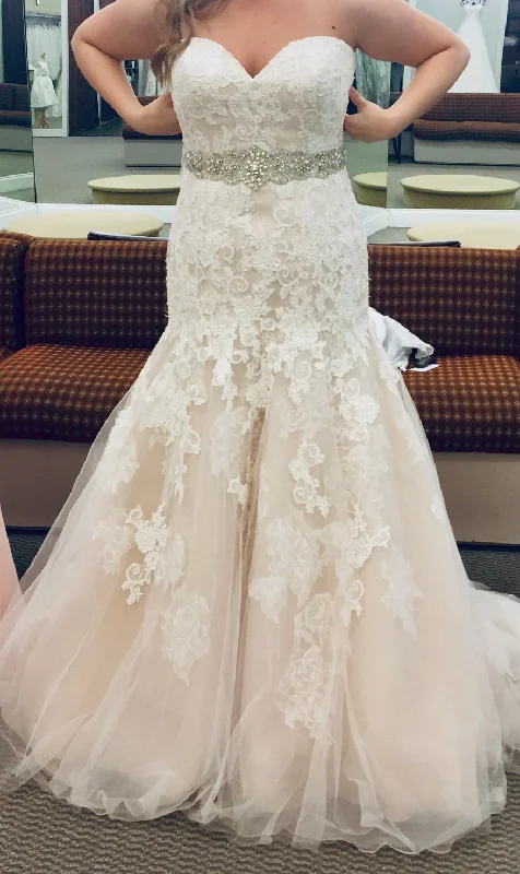 Year-End Clearance Allure Bridals P1005