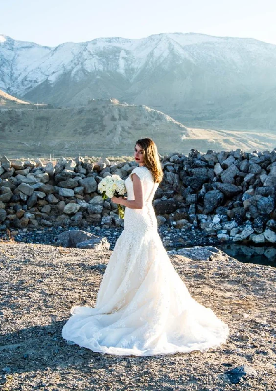 Super Sale Allure Bridals M531