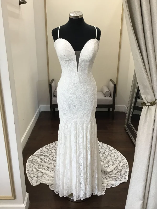 Super Bargain Allure Bridals F188