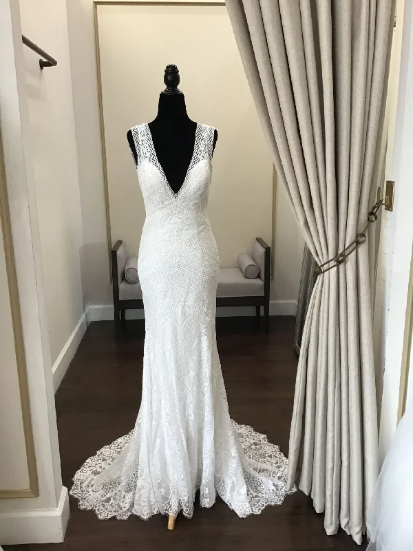 Closeout Allure Bridals F137