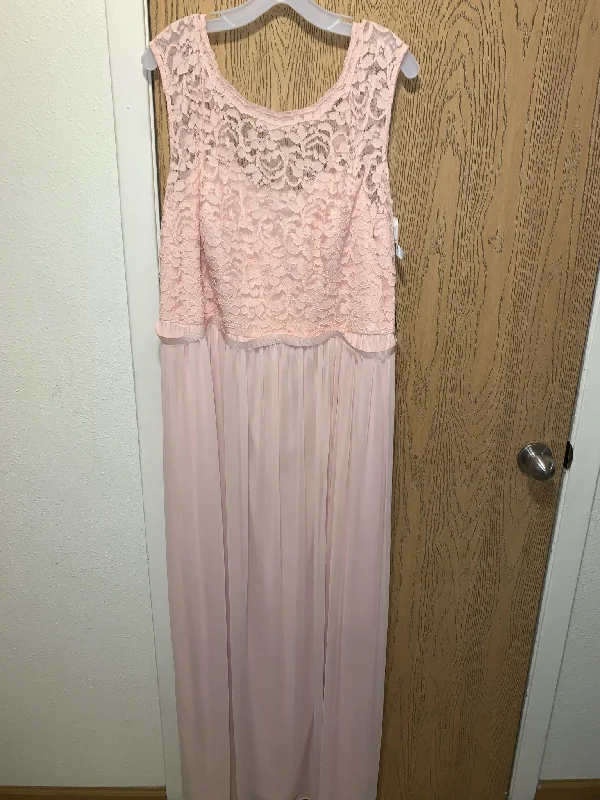Deal Dash David's Bridal F19328 Petal