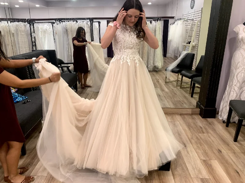 Super Deal Allure Bridals M677