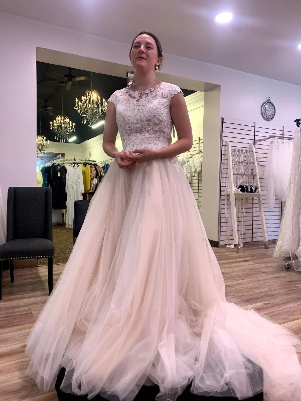 Unbeatable Prices Allure Bridals M677