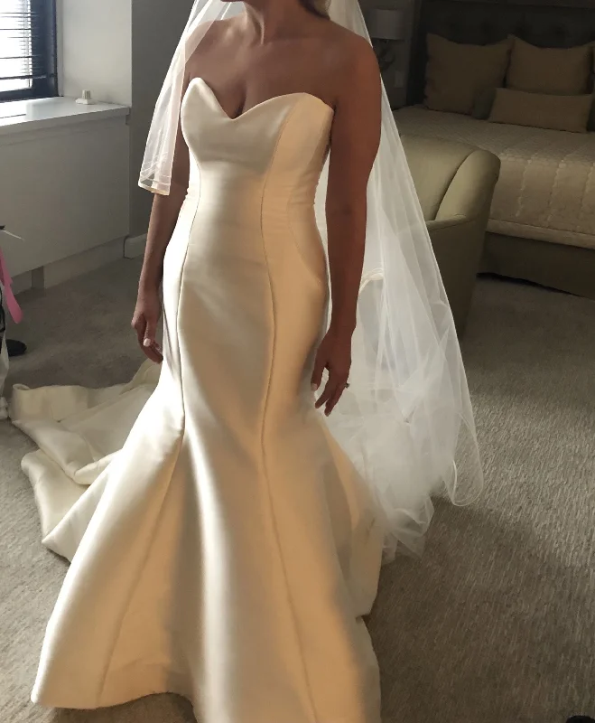 Stock Clearance Monique Lhuillier Divine