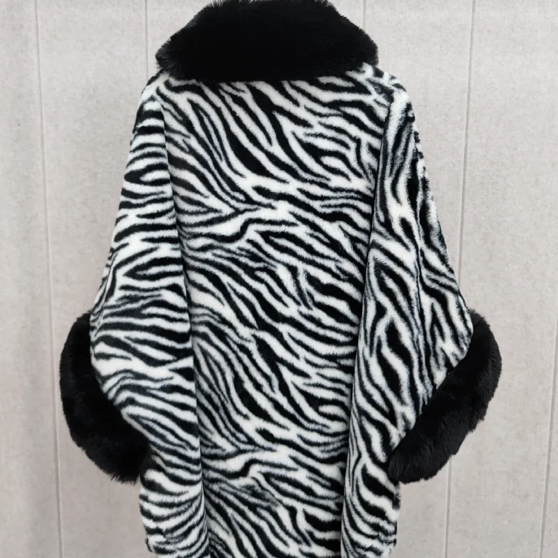 Unbeatable Prices Luxurious Faux Fur Trimmed Cape Shawl Cardigan - Soft, Warm, Windproof, and Loose Fitting for Autumn and Winter - Elegant Black and White Leopard Print with Bat Sleeve Design Unbeatable Prices Luxurious Faux Fur Trimmed Cape Shawl Cardigan - Soft, Warm, Windproof, and Loose Fitting for Autumn and Winter - Elegant Black and White Leopard Print with Bat Sleeve Design